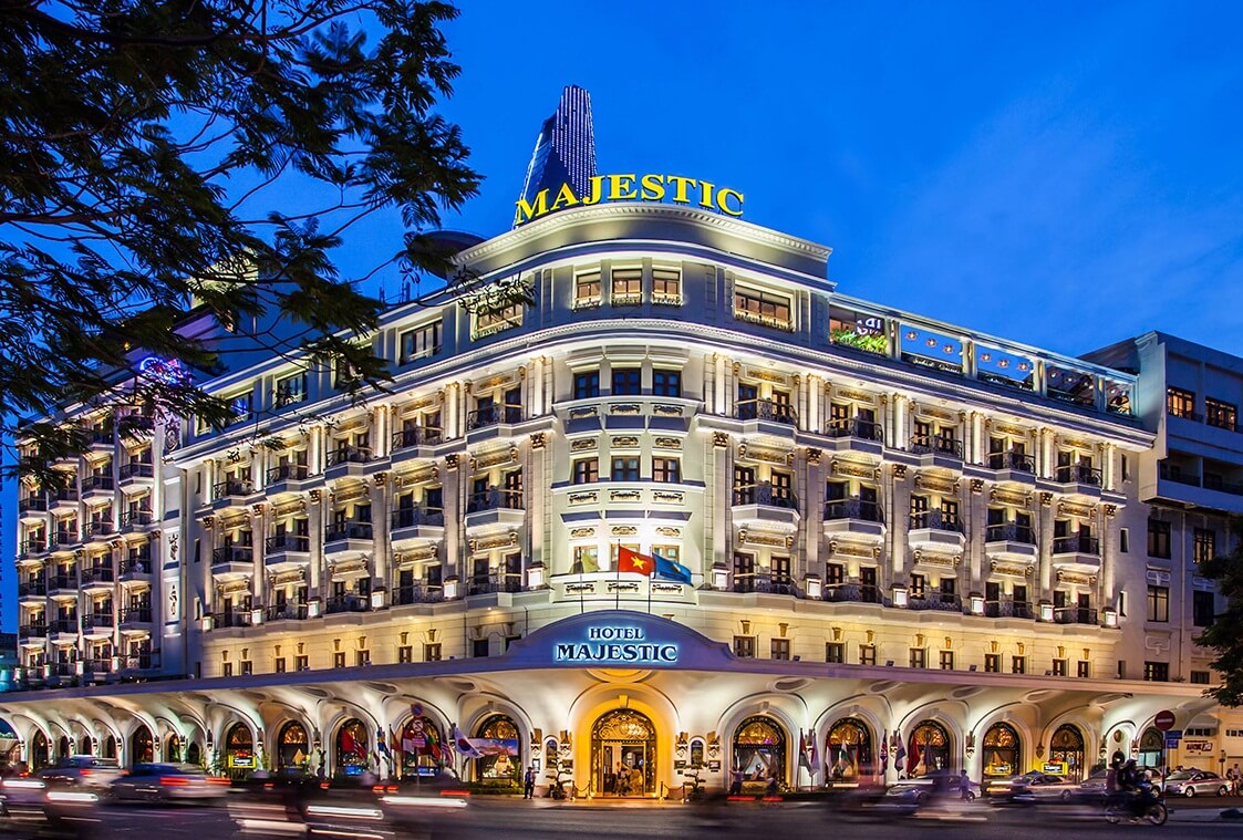 Thi công phào chỉ trần, chỉ khung tường khách sạn MAJESTIC